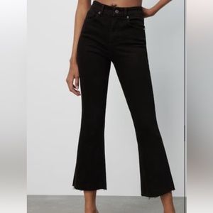 CROPPED FLARE JEANS. Zara. Size 6